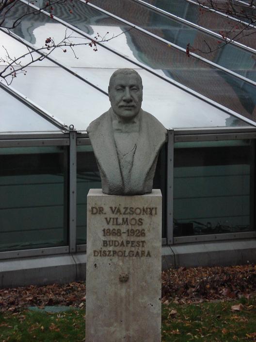 Vázsonyi Vilmos szobor